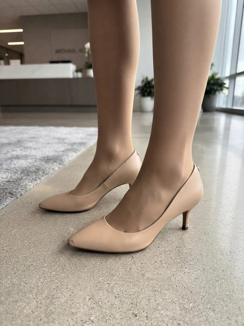 Michael Kors Dorothy Flex Pump Pointed Toe Heels Beige US 10M